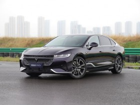 尤其值得一提的是,2024款宝马M4车型配置盘点:敞篷四驱最靓丽