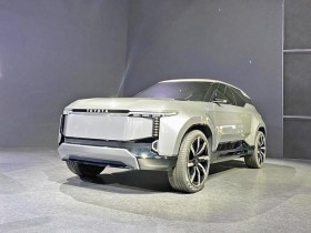 众汇快讯:25款丰田霸道2.8T天津港现车60万容许按揭 定金发全国