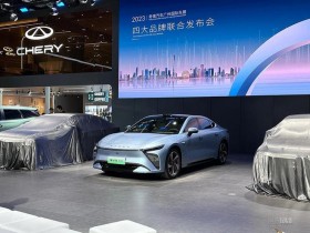 众汇报导:2025款丰田格兰维亚 2.8T柴油 高级版现车报价 豪华MPV设计风格