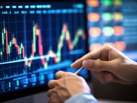 宾利欧陆GTC V8 4.0 敞篷S版 荧光绿/亚麻白/帝王蓝 报价318万