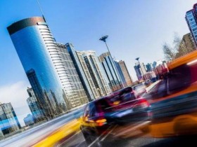 众汇专家观点:2025款酷路泽3500汽油版3.5TT中东版 硬派越野现车70余万起