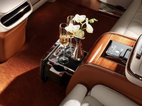 但实际上,丰田海狮7座价格 新款丰田海狮改装内饰