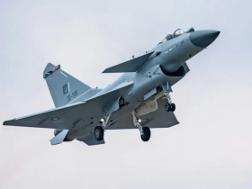 其实,2025款奔驰G450d价格163万起 3.0T柴油混动+三把锁 现车低首付